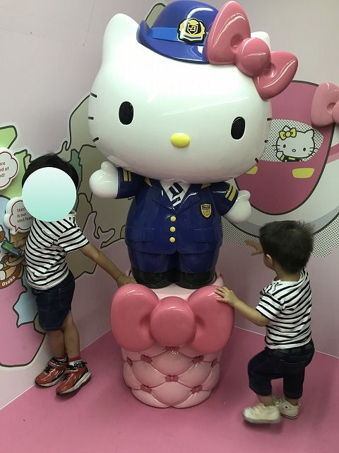 キティちゃん新幹線!_d0177220_13425319.jpg