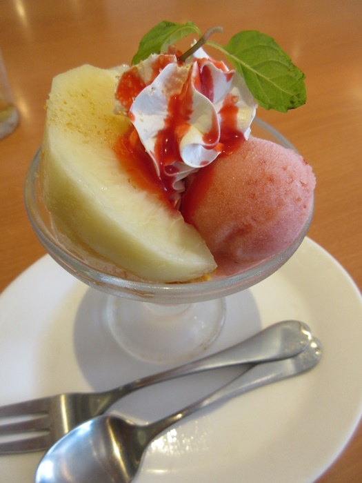 【デニーズ】冷麺カペリーニと桃のミニパルフェ_b0009849_18274840.jpg