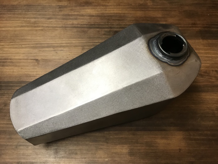 SR400用ボルトオンコフィンタンク : カスタムバイク取扱店【七伍屋】