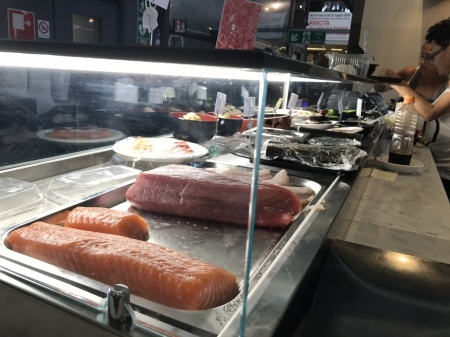 中央市場にオープンしたトシさんのお寿司屋さん_a0136671_23414128.jpeg