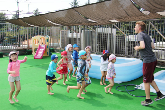 Pool activity!_a0115391_15020684.jpg