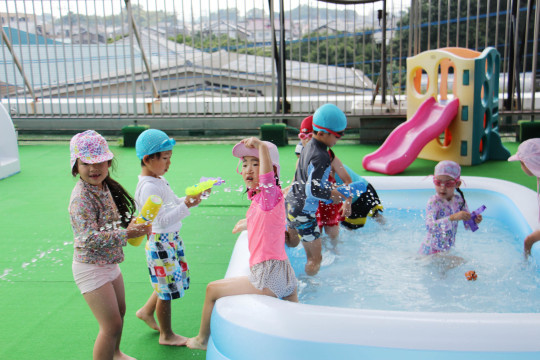 Pool activity!_a0115391_15052401.jpg
