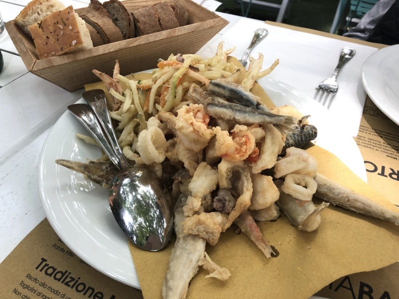 ボローニャの魚料理が美味しいレストラン\"Osteria Bartolini オステリア バルトリーニ\"_b0246303_22255879.jpg