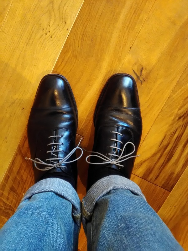 Church's】チャーチのコンサル、黒靴にグレー紐の組み合わせ : Shoe 