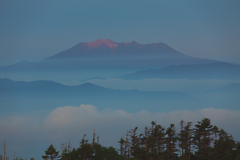 朝焼けの御嶽山_c0032494_21493155.jpg