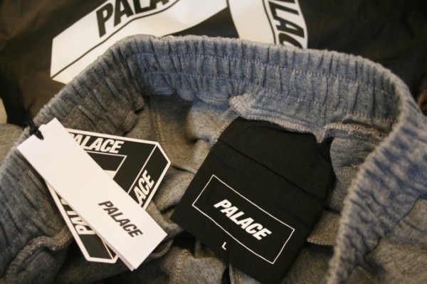 Hi-CORAZONとInizioとCITTA MATERIALとマンゴー！！入荷PALACE SKATEBOARDS　Tシャツ、ショーツ、パンツ、キャップ_f0180307_01410943.jpg