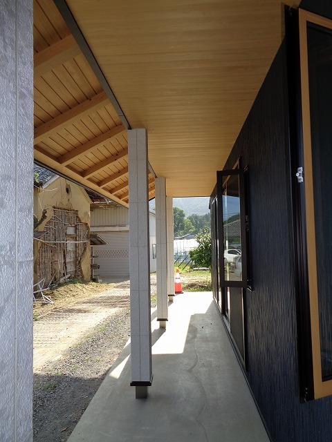 軒の深い木の家 完成 栃毛木材工業
