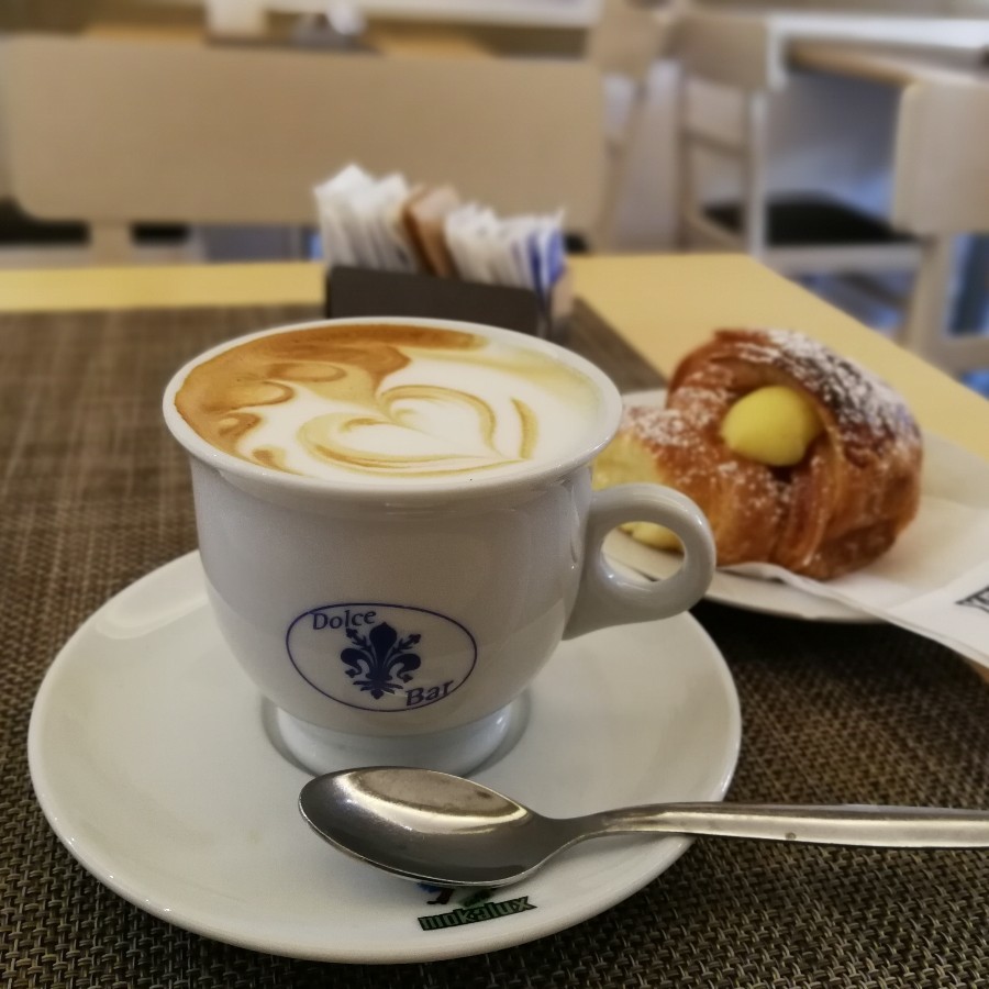 朝のカプチーノ_f0106597_07035899.jpg