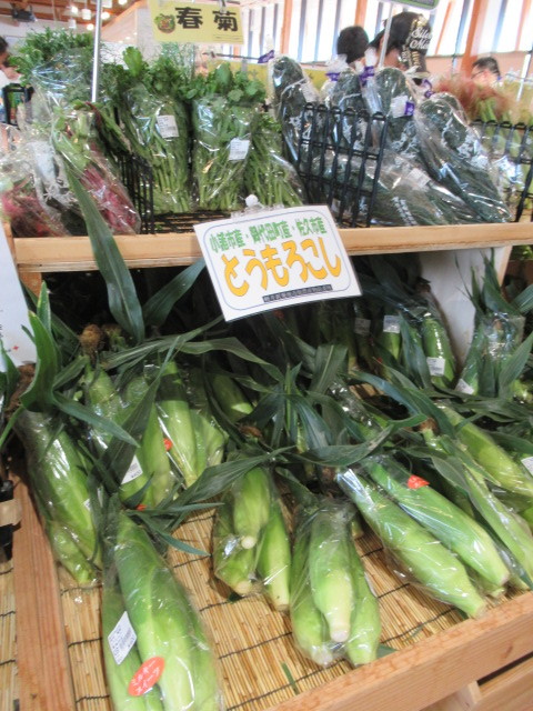 新鮮夏野菜がてんこ盛り 連休最終日 朝から大混雑の軽井沢発地市庭 ぴきょログ 軽井沢でぐーたら生活 新鮮夏野菜がてんこ盛り 連休最終日 朝から大混雑の軽井沢発地市庭 ぴきょログ 軽井沢でぐーたら生活