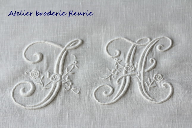 白糸刺しゅうのイニシャル完成しました 東京 世田谷 白糸刺繍教室 Atelier Broderie Fleurie アトリエ ブロドリーフルーリー