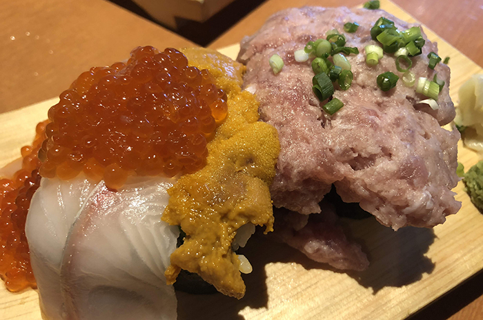 鳥のレバ刺しあぶり&馬刺し&てんこ盛りこぼれ寿司など鶴見おすすめのおいしい居酒屋「叶え家ゆとり」_e0171573_20545640.jpg