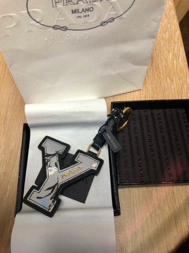 プラダで戦利品 Osaka N Life プラダで戦利品 Osaka N Life
