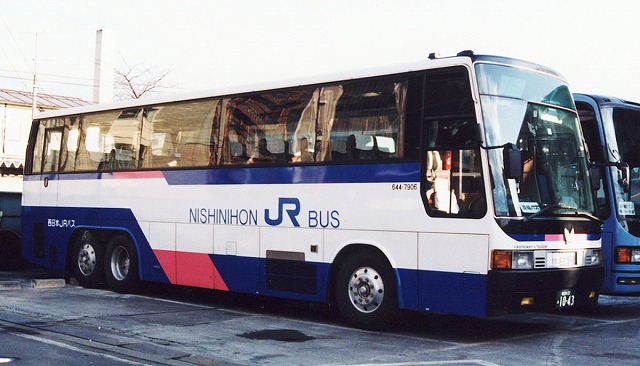 希少！1/32 西日本JRバス　エアロクィーンI 新品未開封　未組立 1/32 西日本JRバス(三菱ふそうエアロクイーンⅠ) 素人組立品 - メルカリ