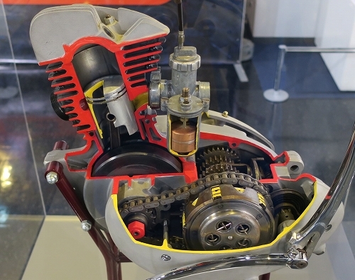 エンジン 2 サイクル ダイヤフラム式キャブレターの分解洗浄の手引き