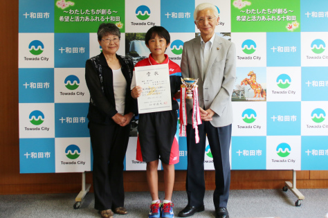 向平優介くんが平成30年度青森県小学生ソフトテニス選手権大会兼全日本小学生最終予選会準優勝を市長に報告_f0237658_08580272.jpg