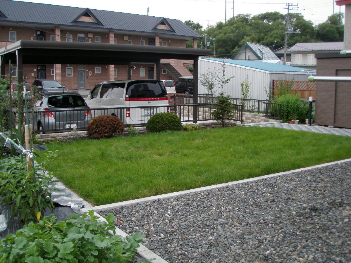 自宅の庭の模様替 天然芝 人工芝 玉砂利 ひだかの山に癒やされて 自宅の庭の模様替 天然芝 人工芝 玉砂利 ひだかの山に癒やされて