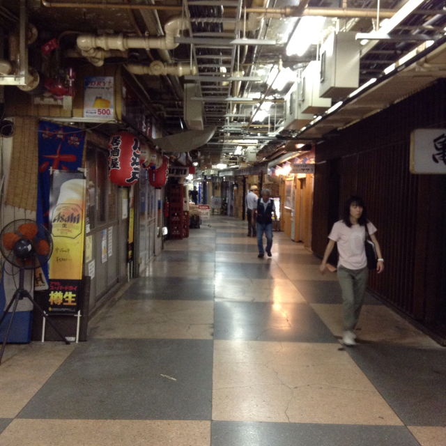 浅草地下商店街の強烈な吸引力。_a0334793_02583197.jpg