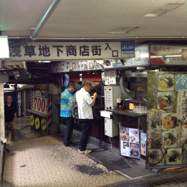 浅草地下商店街の強烈な吸引力。_a0334793_14154333.jpg
