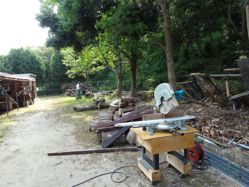 災害後の花の広場片付け継続・土井府議視察・・・うみべの森_c0108460_15305577.jpg