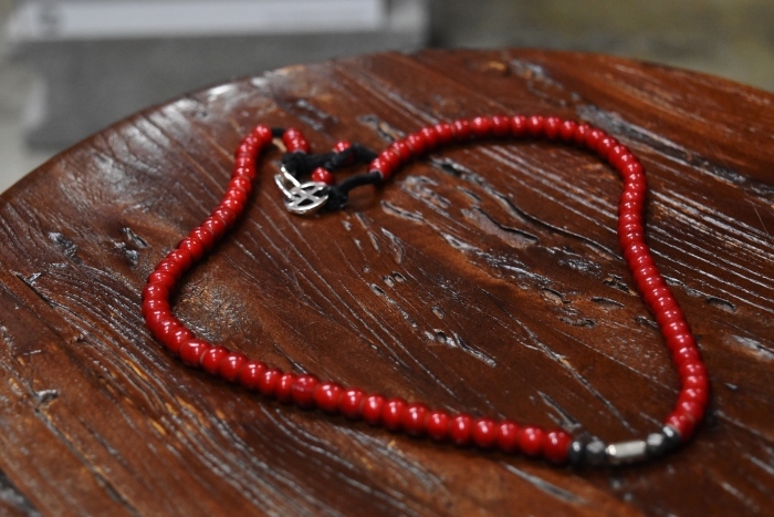 人気のAntique BEADS NECKLESS (赤玉・編)★★★_d0152280_19164486.jpg