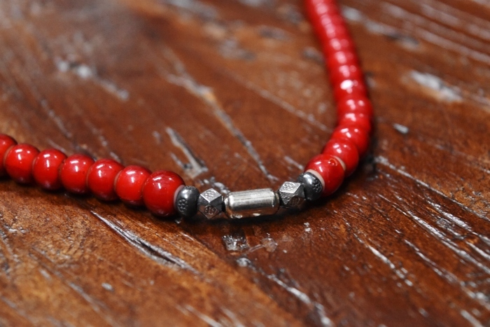 人気のAntique BEADS NECKLESS (赤玉・編)★★★_d0152280_19172460.jpg