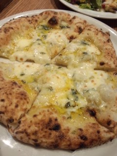 早稲田　Pizzeria TAKATA BOKUSYAのクワトロフォルマッジョ_f0112873_9583599.jpg