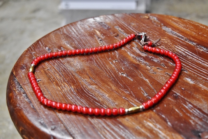人気のAntique BEADS NECKLESS (赤玉・編)★★★_d0152280_03511314.jpg