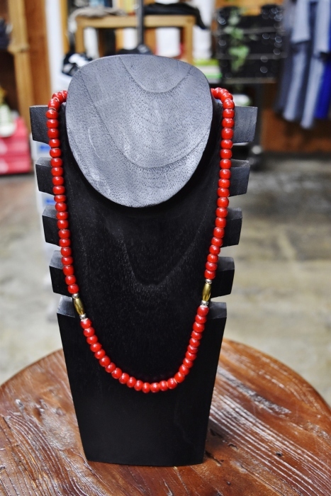 人気のAntique BEADS NECKLESS (赤玉・編)★★★_d0152280_03513826.jpg