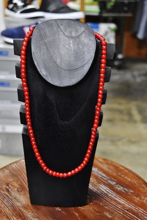 人気のAntique BEADS NECKLESS (赤玉・編)★★★_d0152280_03553943.jpg