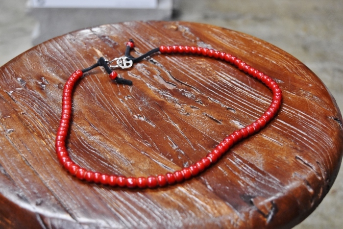 人気のAntique BEADS NECKLESS (赤玉・編)★★★_d0152280_03561354.jpg