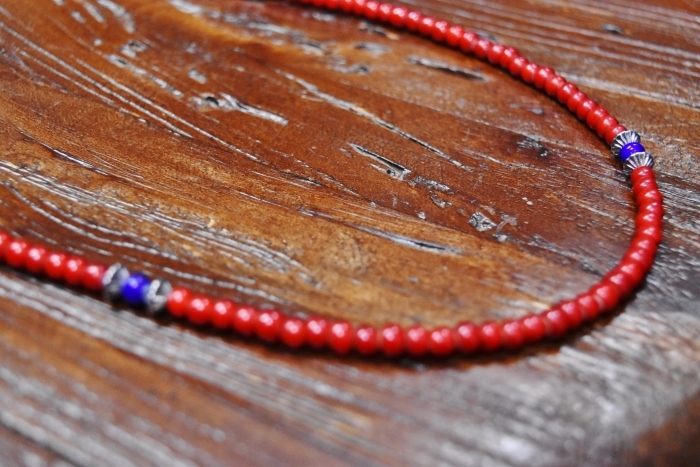 人気のAntique BEADS NECKLESS (赤玉・編)★★★_d0152280_03594585.jpg