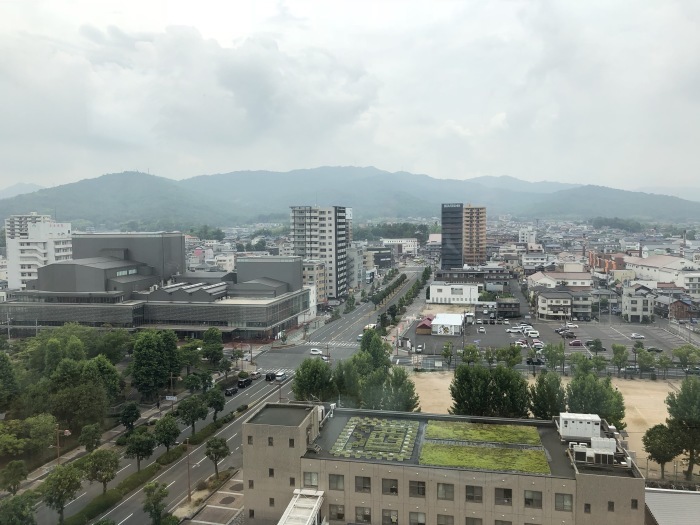 思索の森と空の群青 思索の森と空の群青