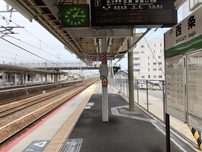 思索の森と空の群青 思索の森と空の群青