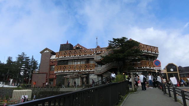 今日は読売旅行「富士山五合目散策と爽やか雲上ドライブ！白桃狩り食べ放題」へ行ってきました。_a0006033_21063273.jpg