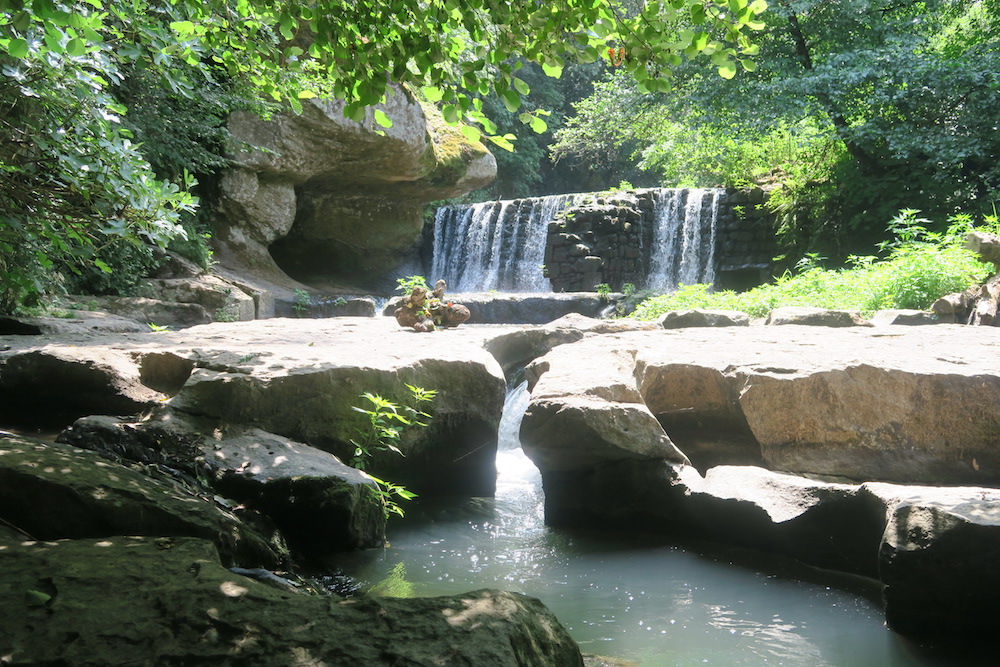 岩と水に富む美しい古の道、キーアの滝_f0234936_6102147.jpg