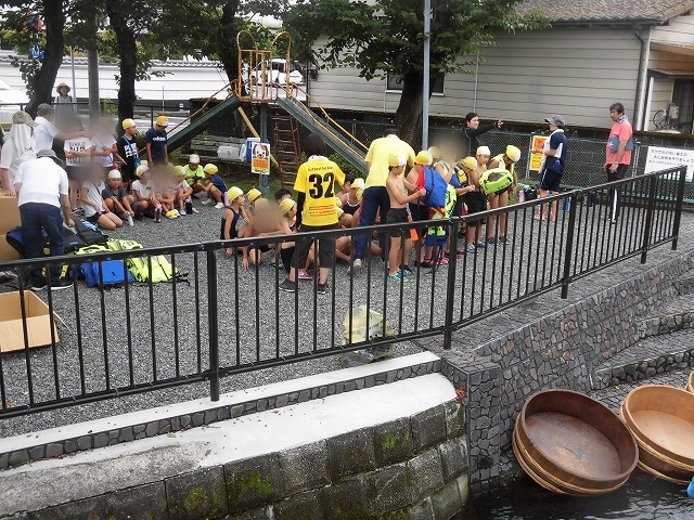 「祭り」の継続は途絶えたが、4年生の「たらい流し」は何とか実施できた田宿川_f0141310_07270243.jpg