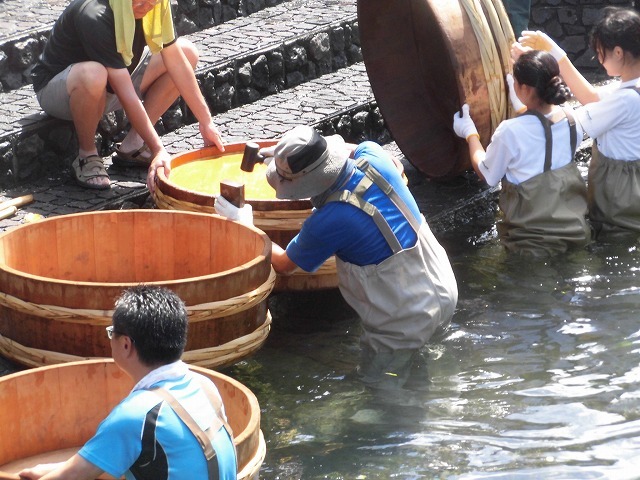 「祭り」の継続は途絶えたが、4年生の「たらい流し」は何とか実施できた田宿川_f0141310_07270949.jpg