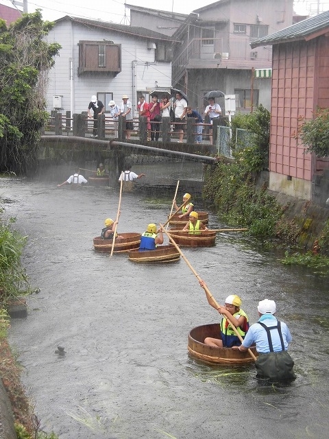「祭り」の継続は途絶えたが、4年生の「たらい流し」は何とか実施できた田宿川_f0141310_07275762.jpg