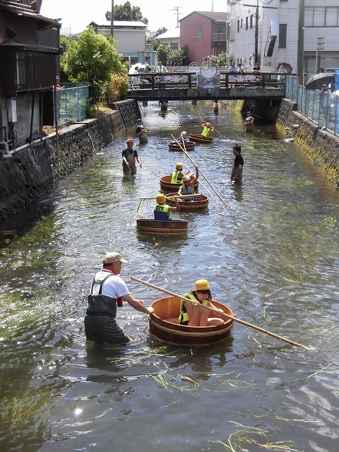 「祭り」の継続は途絶えたが、4年生の「たらい流し」は何とか実施できた田宿川_f0141310_07282548.jpg