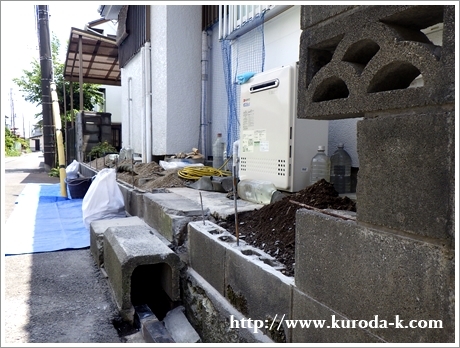 新しいブロックを積む作業が始まりました 八王子市k様邸 黒田工務店日記 新しいブロックを積む作業が始まりました 八王子市k様邸 黒田工務店日記