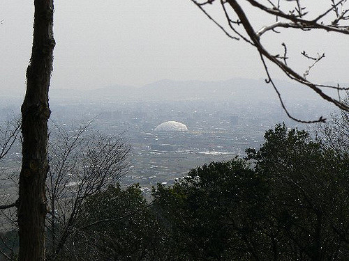 吉備イワクラだらけで桃太郎の謎ツアー〜吉備津神社、吉備中山磐座群、ダイポーの足跡、夜泣石、楯築遺跡亀石、備中国分寺、田倉牛神、閑谷学校、熊山遺跡、牛窓、鬼ノ城、倉敷、鬼無桃太郎、女木島洞窟、観音寺銭形_b0116271_15573027.jpg
