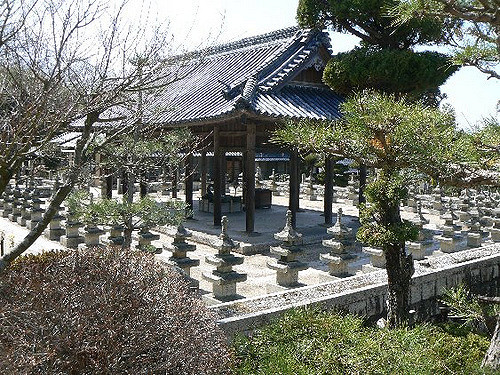 2008/5GW【岡山香川】吉備イワクラだらけで桃太郎の謎ツアー【吉備津神社、吉備中山磐座群、夜泣石、楯築遺跡、備中国分寺、田倉牛神、閑谷学校、熊山、牛窓、鬼ノ城、倉敷、鬼無、女木島、銭形】_b0116271_16021690.jpg
