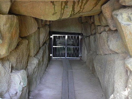 2008/5GW【岡山香川】吉備イワクラだらけで桃太郎の謎ツアー【吉備津神社、吉備中山磐座群、夜泣石、楯築遺跡、備中国分寺、田倉牛神、閑谷学校、熊山、牛窓、鬼ノ城、倉敷、鬼無、女木島、銭形】_b0116271_16114433.jpg