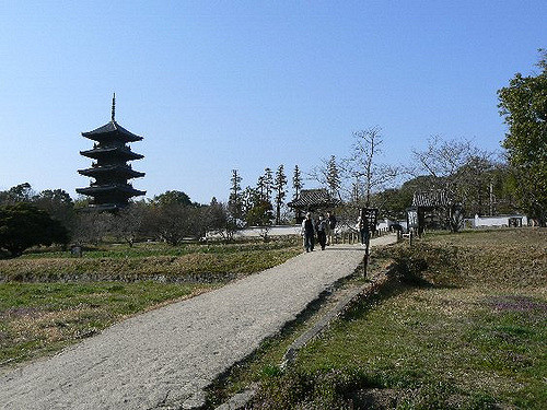 2008/5GW【岡山香川】吉備イワクラだらけで桃太郎の謎ツアー【吉備津神社、吉備中山磐座群、夜泣石、楯築遺跡、備中国分寺、田倉牛神、閑谷学校、熊山、牛窓、鬼ノ城、倉敷、鬼無、女木島、銭形】_b0116271_16122599.jpg
