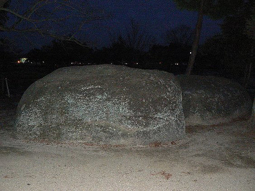 吉備イワクラだらけで桃太郎の謎ツアー〜吉備津神社、吉備中山磐座群、ダイポーの足跡、夜泣石、楯築遺跡亀石、備中国分寺、田倉牛神、閑谷学校、熊山遺跡、牛窓、鬼ノ城、倉敷、鬼無桃太郎、女木島洞窟、観音寺銭形_b0116271_16184700.jpg