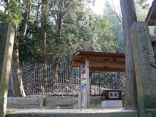 2008/5GW【岡山香川】吉備イワクラだらけで桃太郎の謎ツアー【吉備津神社、吉備中山磐座群、夜泣石、楯築遺跡、備中国分寺、田倉牛神、閑谷学校、熊山、牛窓、鬼ノ城、倉敷、鬼無、女木島、銭形】_b0116271_16224141.jpg