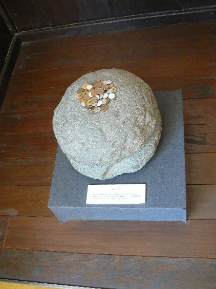 2008/5GW【岡山香川】吉備イワクラだらけで桃太郎の謎ツアー【吉備津神社、吉備中山磐座群、夜泣石、楯築遺跡、備中国分寺、田倉牛神、閑谷学校、熊山、牛窓、鬼ノ城、倉敷、鬼無、女木島、銭形】_b0116271_16270071.jpg