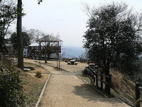 2008/5GW【岡山香川】吉備イワクラだらけで桃太郎の謎ツアー【吉備津神社、吉備中山磐座群、夜泣石、楯築遺跡、備中国分寺、田倉牛神、閑谷学校、熊山、牛窓、鬼ノ城、倉敷、鬼無、女木島、銭形】_b0116271_16305583.jpg