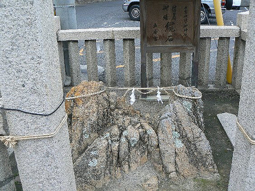 吉備イワクラだらけで桃太郎の謎ツアー〜吉備津神社、吉備中山磐座群、ダイポーの足跡、夜泣石、楯築遺跡亀石、備中国分寺、田倉牛神、閑谷学校、熊山遺跡、牛窓、鬼ノ城、倉敷、鬼無桃太郎、女木島洞窟、観音寺銭形_b0116271_16404980.jpg