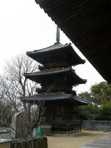2008/5GW【岡山香川】吉備イワクラだらけで桃太郎の謎ツアー【吉備津神社、吉備中山磐座群、夜泣石、楯築遺跡、備中国分寺、田倉牛神、閑谷学校、熊山、牛窓、鬼ノ城、倉敷、鬼無、女木島、銭形】_b0116271_16413399.jpg